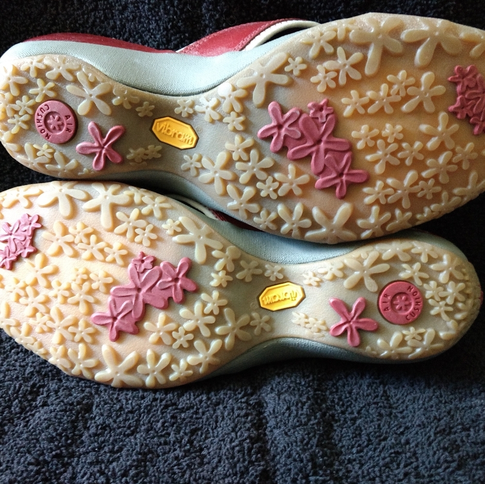 *Merrell Red Sandals* - Picture 6 of 10